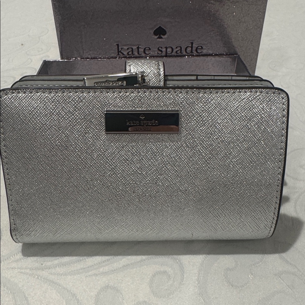 ♠️Kate spade Metallic Bi-fold Wallet - Picture 10 of 15